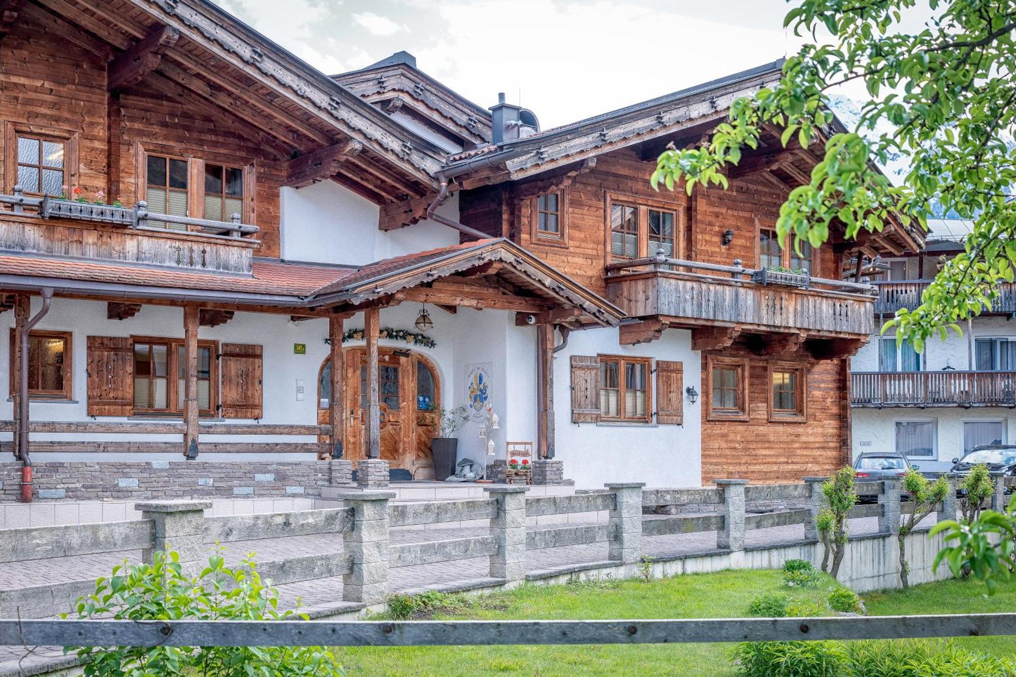 Апартаменты Alpenliving Майрхофен Экстерьер фото